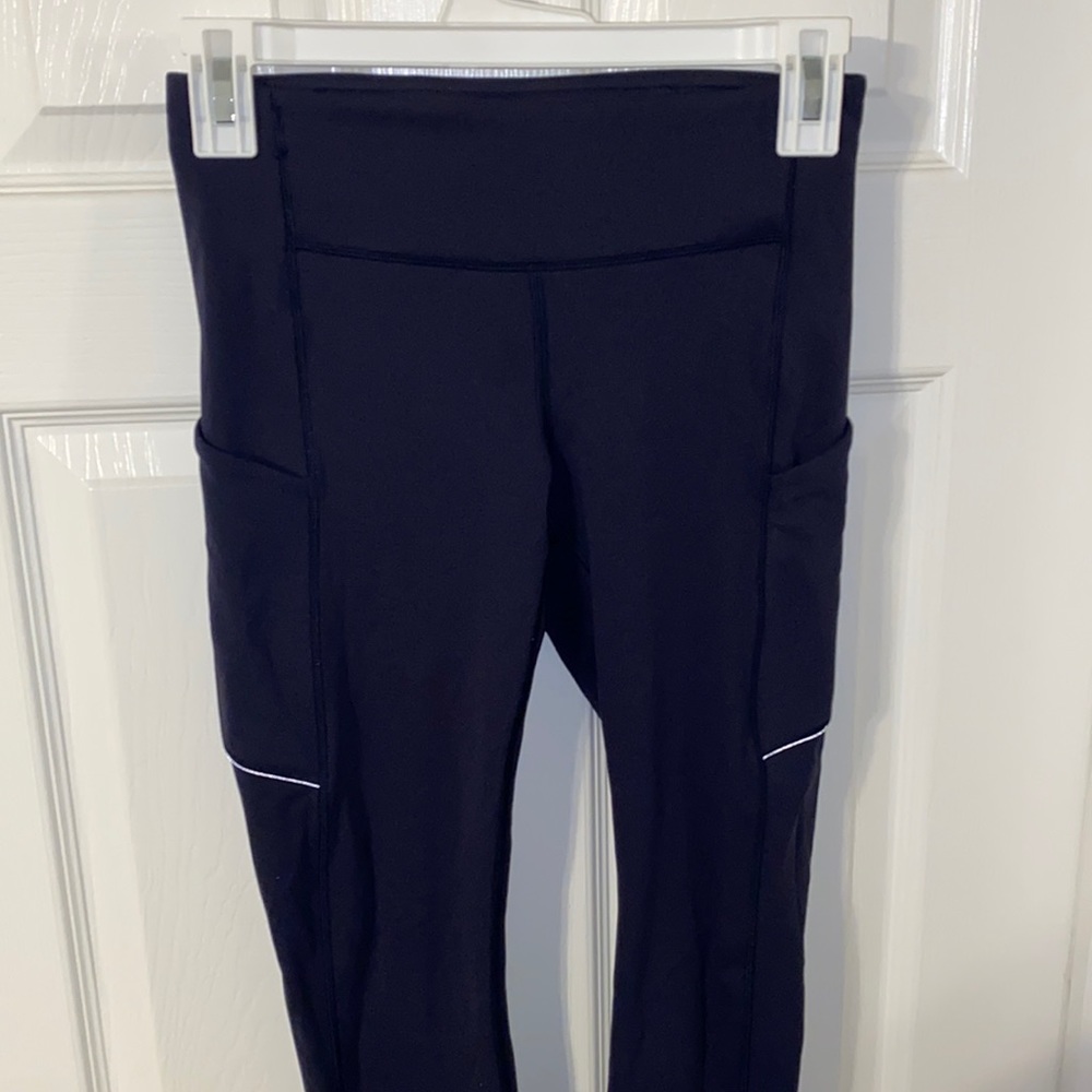 Lulu lemon leggings navy size 4 with pockets